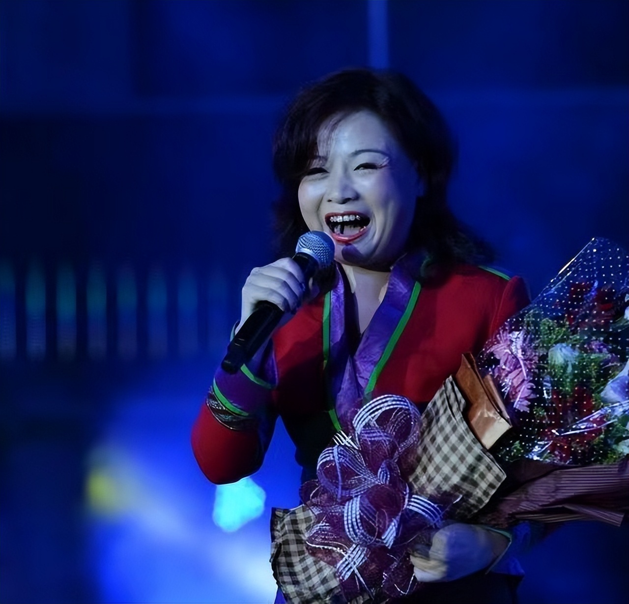 歌星李琼:21岁登上春晚舞台红极一时,现在胖到认不出,婚姻成谜