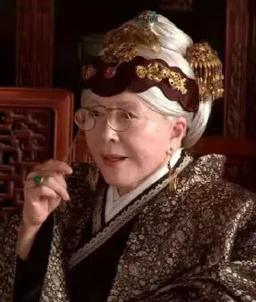 好莱坞华人教母：40岁破产60岁成功，不论贫富，牢记自己是中国人