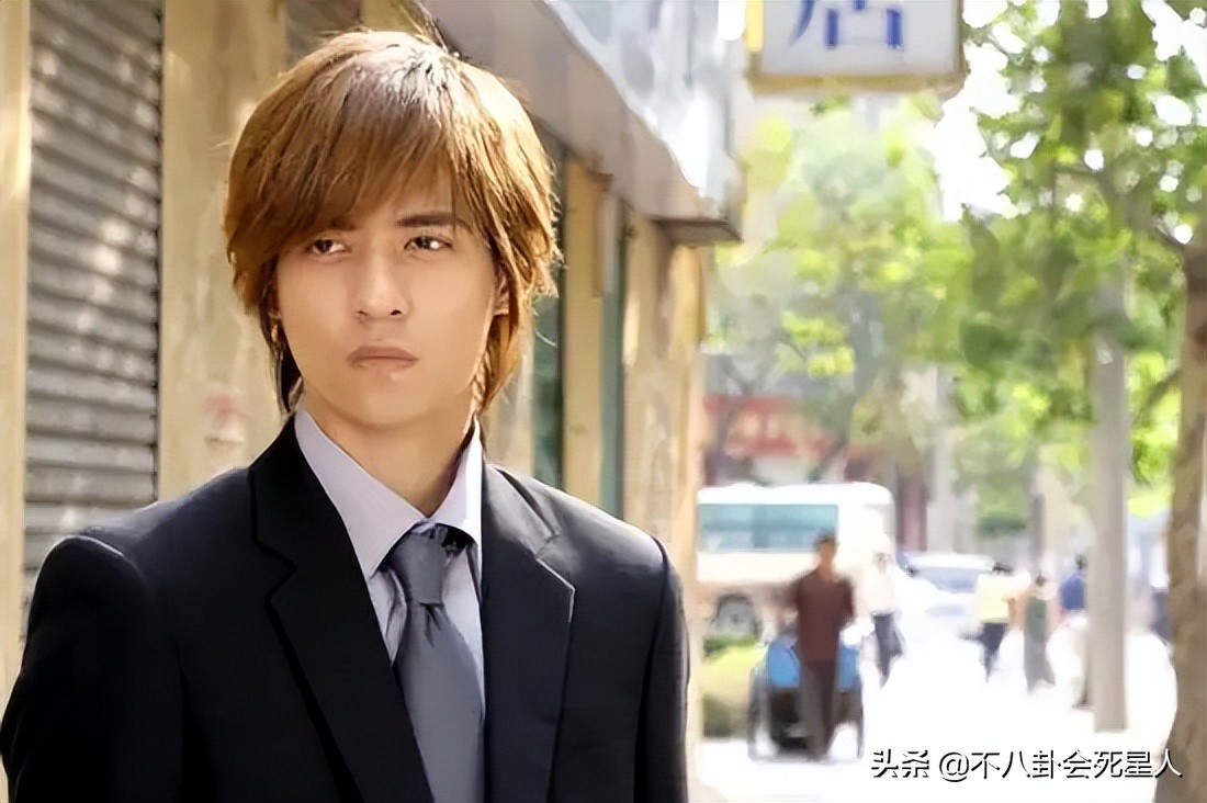 10位港台长发男星，郑伊健帅气逼人，伍佰气质狂放不羁
