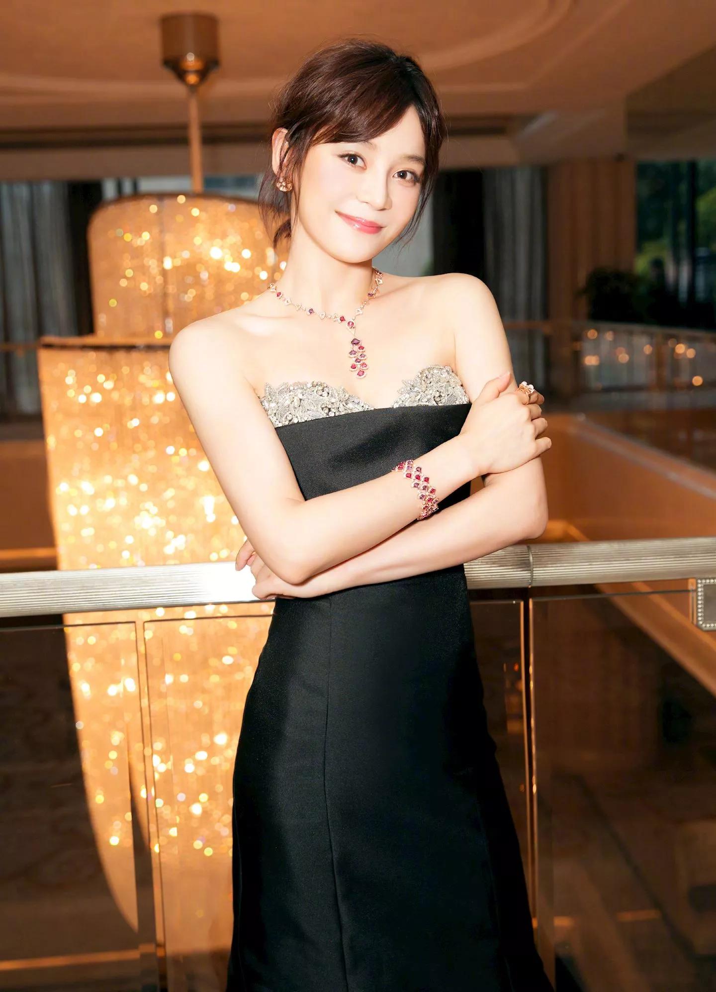 袁姗姗：恬静温婉，明艳动人，女神范十足