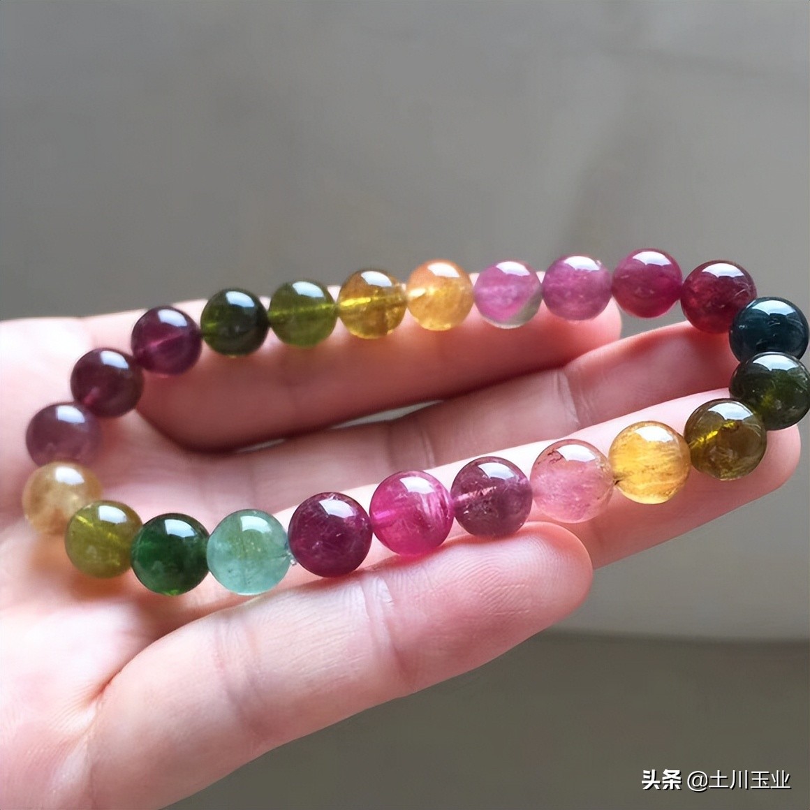 (3)近玻璃体,晶体带少许棉絮和冰裂,但绳子可以看得很清楚了.
