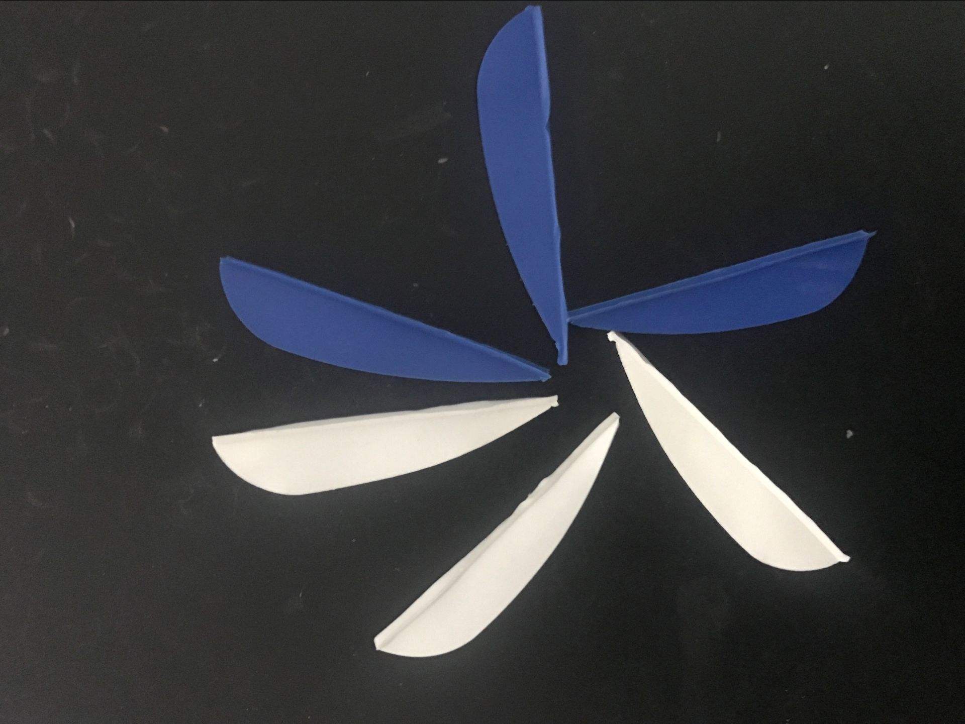 传统弓箭知识：箭上的羽毛可不简单，箭矢的完美飞行姿态全靠它