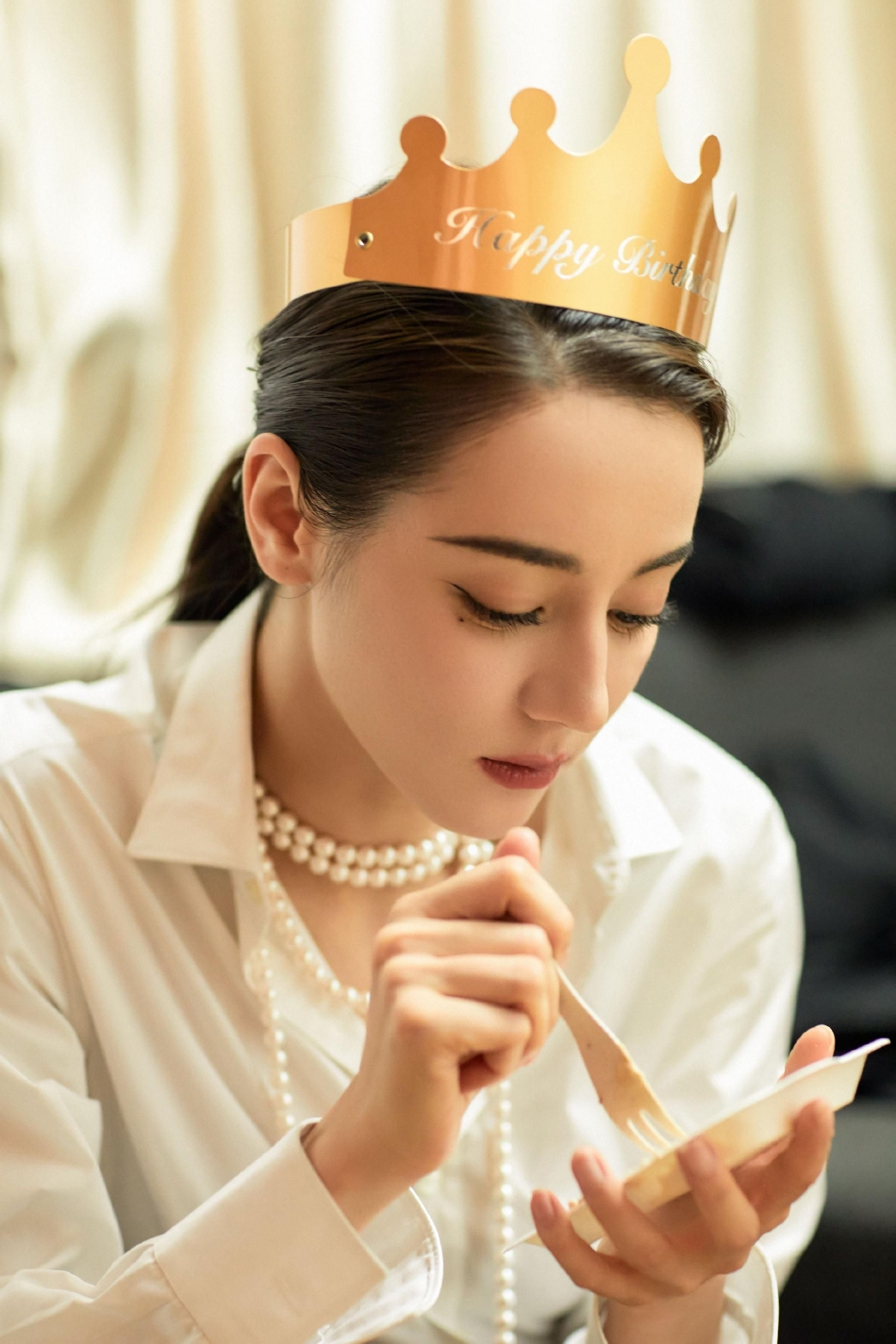迪丽热巴过完2022年生日之后，娱乐圈又多了一位年过三十的少女