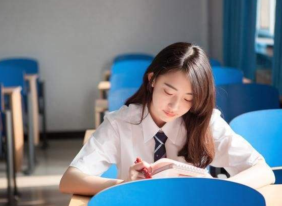 大学生活的英语作文带翻译（毕业生用）