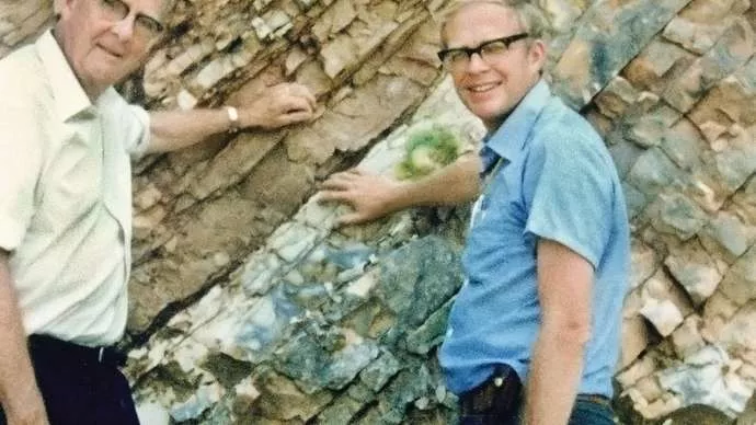 这些物理诺奖得主，有的研究恐龙灭绝，有的研究心物一体