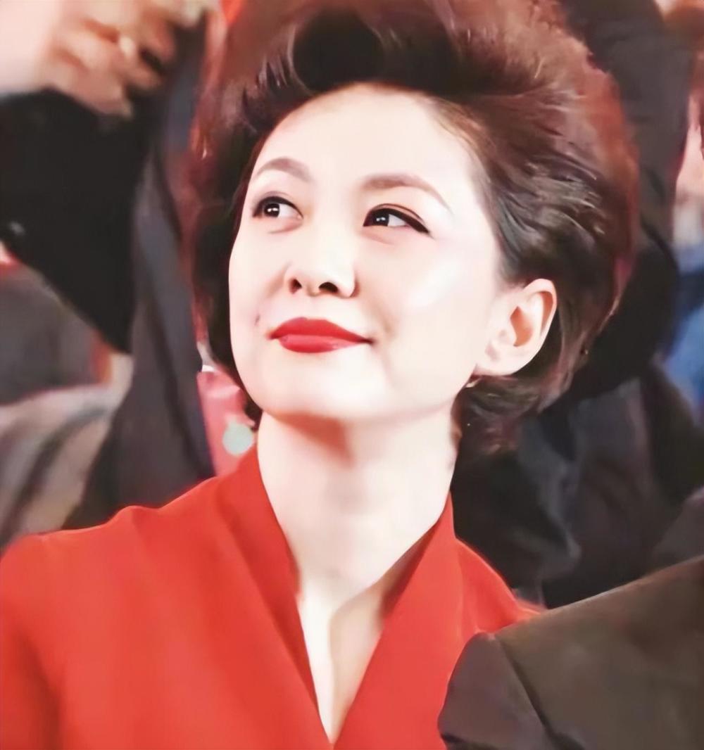 央视主持人海霞亮"新身份",老公是大名鼎鼎的他,女儿比妈还美