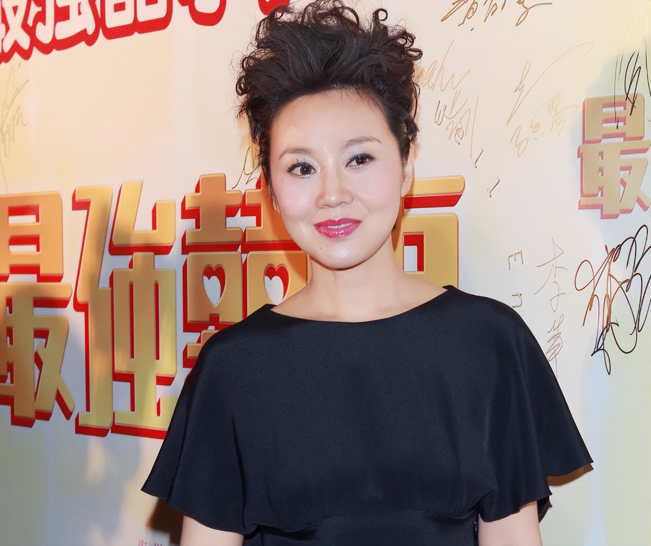 闫妮的“大妈味”、赵丽颖的“土气”，这8位女星，如今判若两人