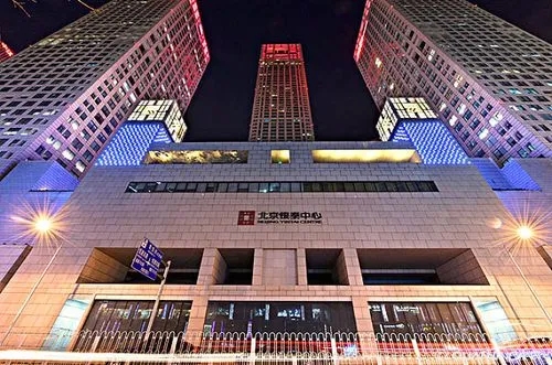 浙江隐形富豪：与马云称兄道弟，如今身价百亿，娶小20岁明星妻子