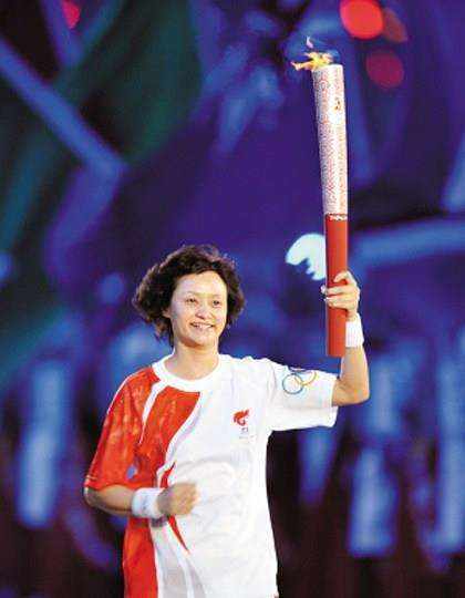 跳水女皇吴敏霞首晒全家福("跳水皇后"近况:吴敏霞二胎得子,郭晶晶