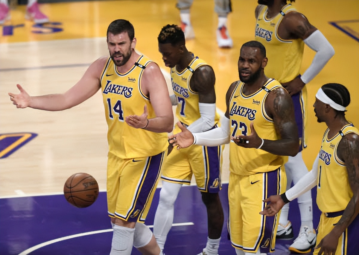 nba施罗德为什么不上场(拒绝湖人8400万合同的施罗德，如今和湖人两败俱伤)