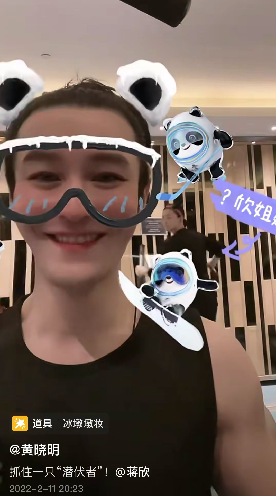 baby离婚后忙带娃,陪小海绵逛街看电影,素颜出镜黑眼圈难掩憔悴