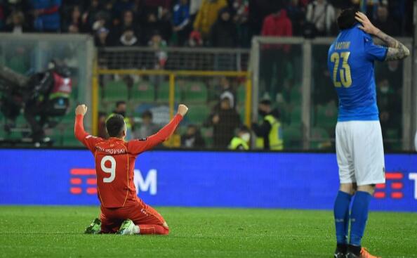 世预赛意大利vs瑞典视频(0-1，意大利出局！3场世预赛让曼奇尼走下神坛，创92年耻辱纪录)