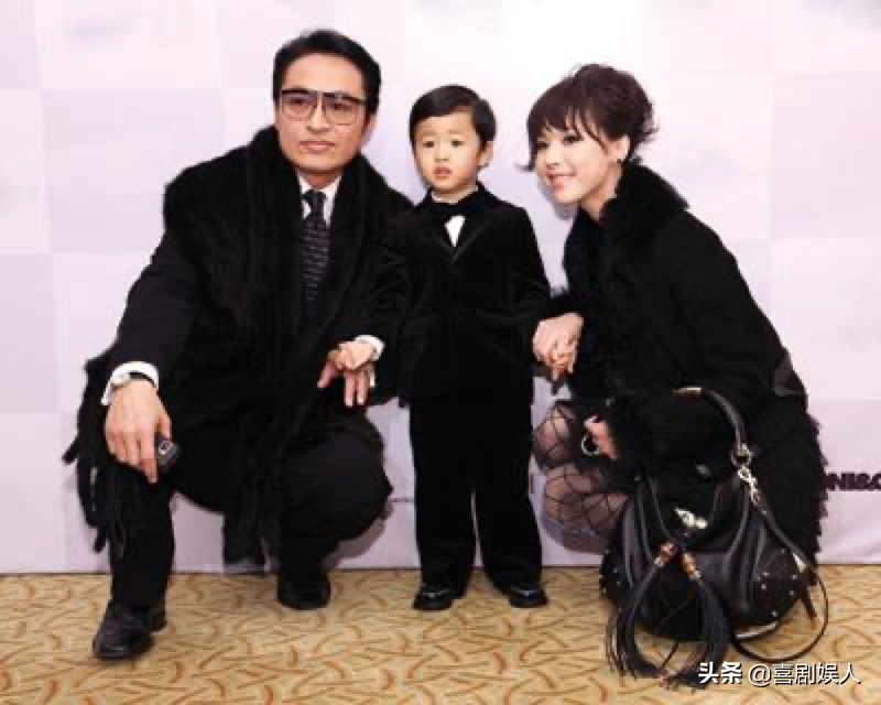 失业演员现状有多惨？摆地摊卖菜，当搬运工，怀着孕还在卖房