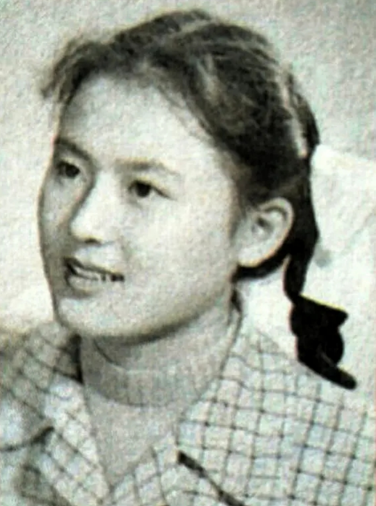 著名演员向梅:和丈夫牵手64年,71岁患脑梗,如今85岁怎样了?