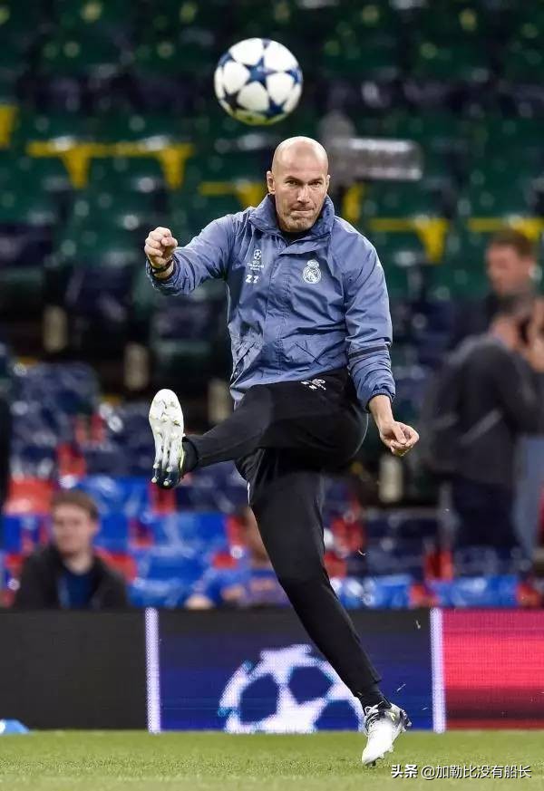 齐祖评价皇马帅位（与曼联帅位渐行渐远的齐达内，执教皇马开局时有何过人之处？）