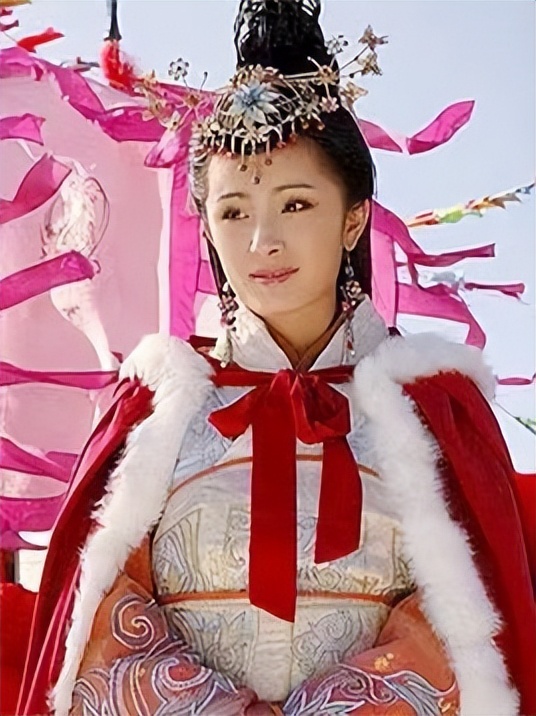 “尖嘴猴腮”别硬演公主，这8位女星告诉你，什么才叫金枝玉叶