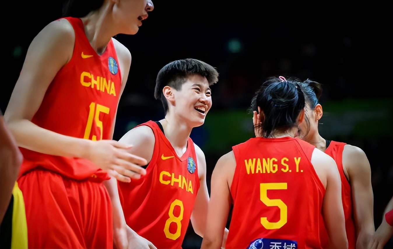 女籃隊員宋曉云（韓旭當選MVP，鄭薇泣不成聲！5大官媒祝賀女籃，隋菲菲趙爽全哭了）