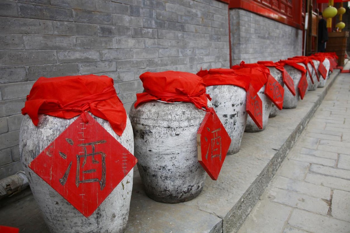 白酒知识：纯粮酒、勾兑酒、陈年酒，你了解吗？看完颠覆你认知