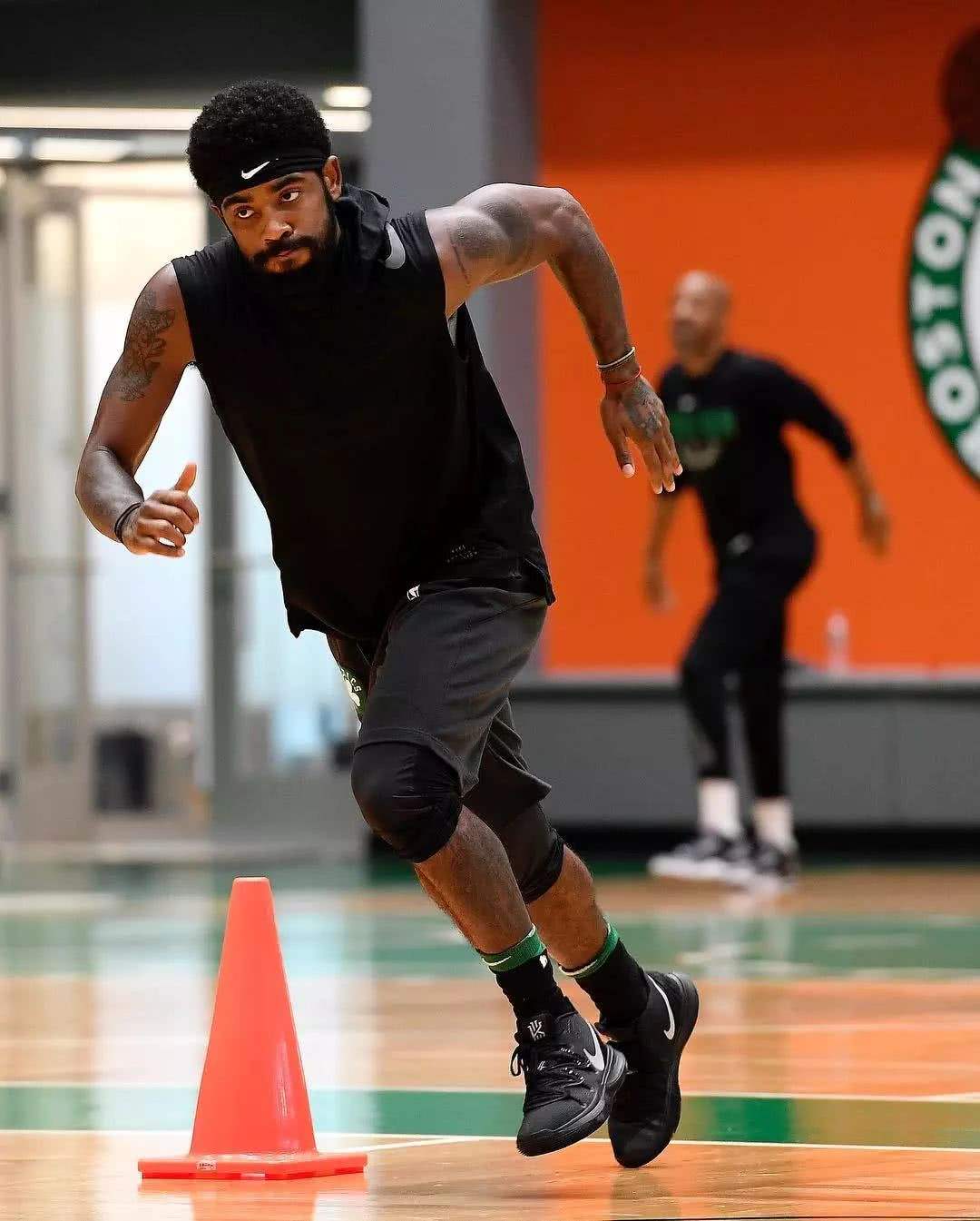 nba哪些球星穿的欧文5(凯里欧文nba赛场凯尔特人穿了哪些nike kyrie 4