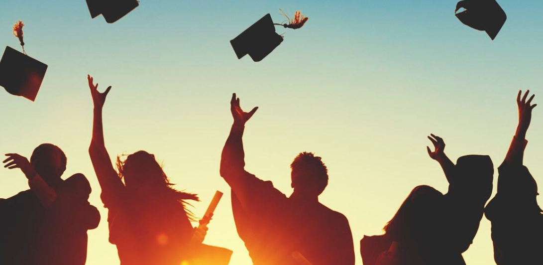 刚毕业大学生平均月薪“排行榜”出炉，金融学出人意料，更有黑马