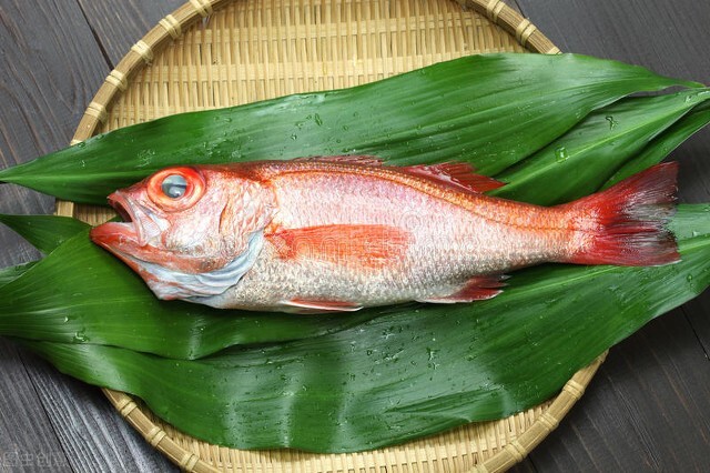 明目鱼自带海水咸味,煲汤不用调味.