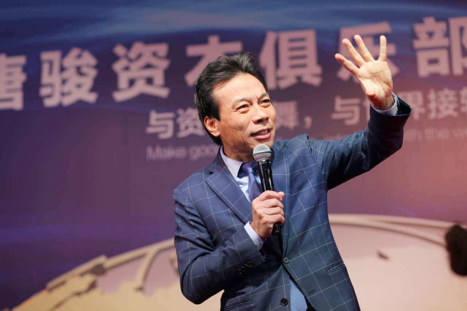 他曾是“打工皇帝”，辅佐三位首富，如今年薪仅50万