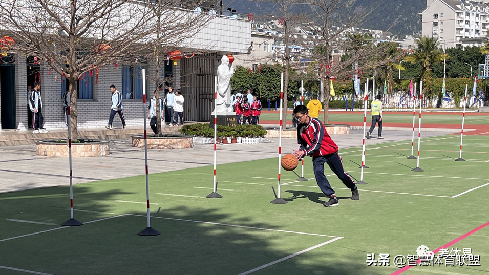 中学生足球应该买多大(中考体育“三大球”选择有啥讲究？给你支支招)