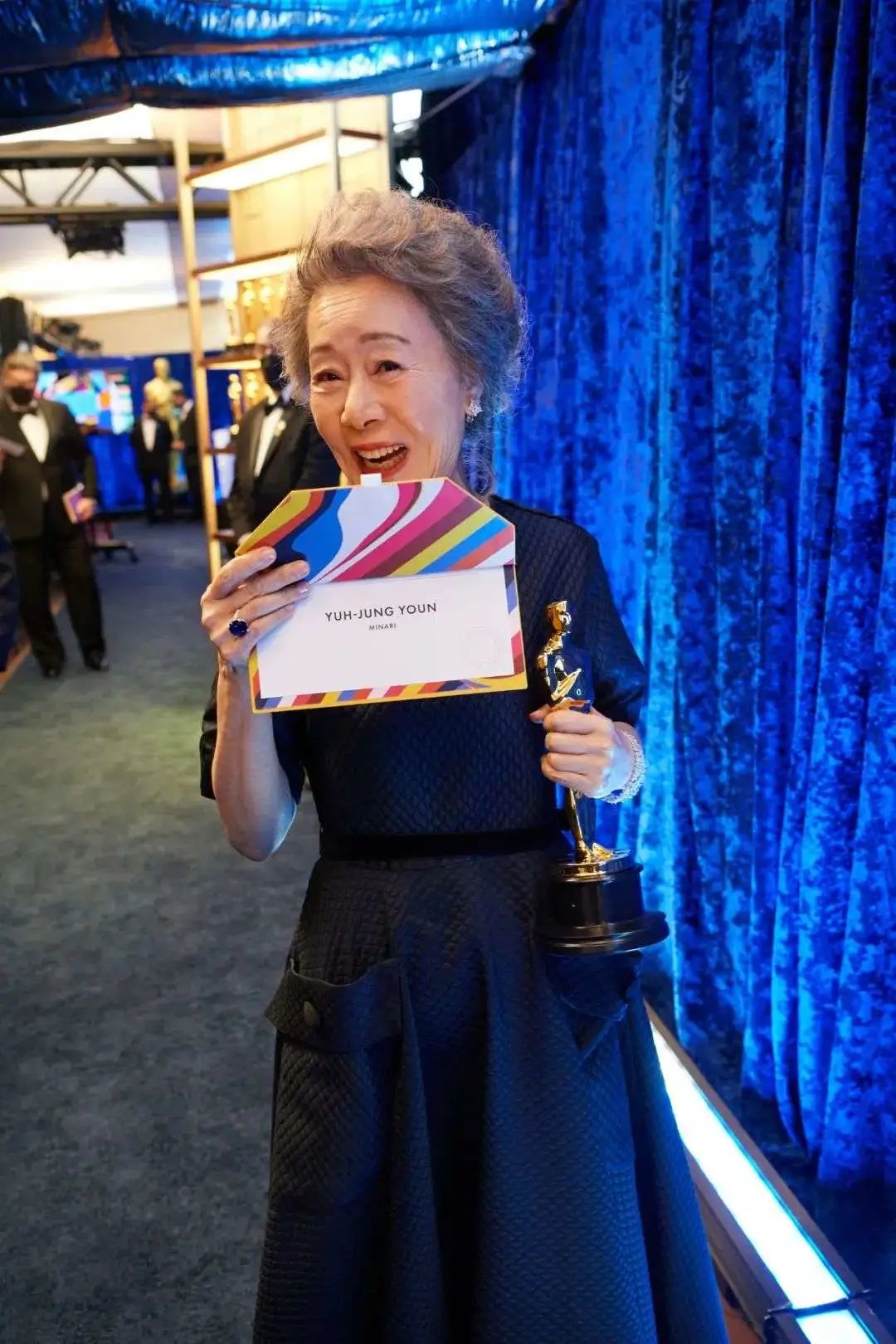 她24岁巅峰为爱退圈，狠甩渣男后74岁夺奥斯卡！前夫：帅气的复仇