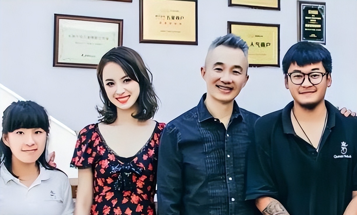 久未露面的程雷,陈蓉现身,不当主持人,日子过得依旧潇洒