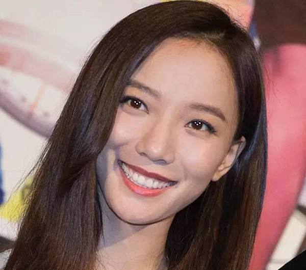 周韦彤在日本美图(女身男相只服她们!