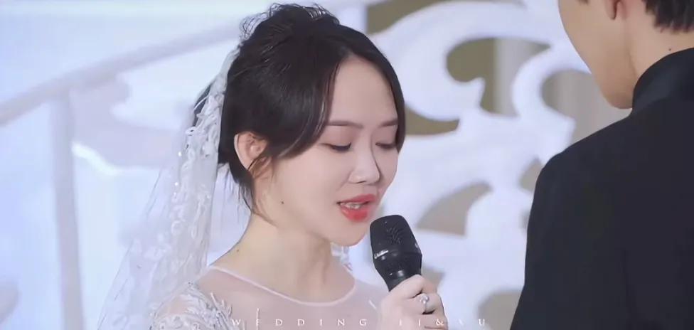 刷爆全网的小说婚礼男女主角李闪闪徐慧莹，真像他们说的一样吗？