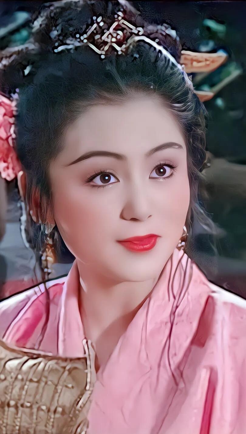 陈红的貂蝉美若仙女，仿佛从画中走出来一样