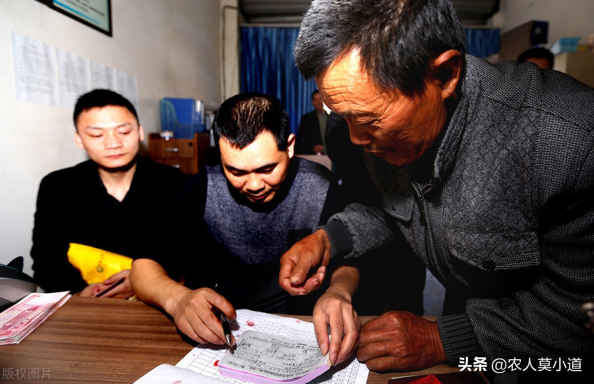 出现大病，可以申请大病救助吗？或者申请贫困户可以吗？