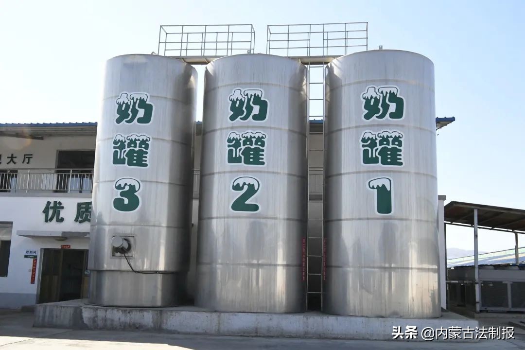 優(yōu)化法治化營(yíng)商環(huán)境 助力民族奶業(yè)振興——烏蘭察布市涼城縣檢察院檢察長(zhǎng)孫芳一行調(diào)研走訪海高牧場(chǎng)