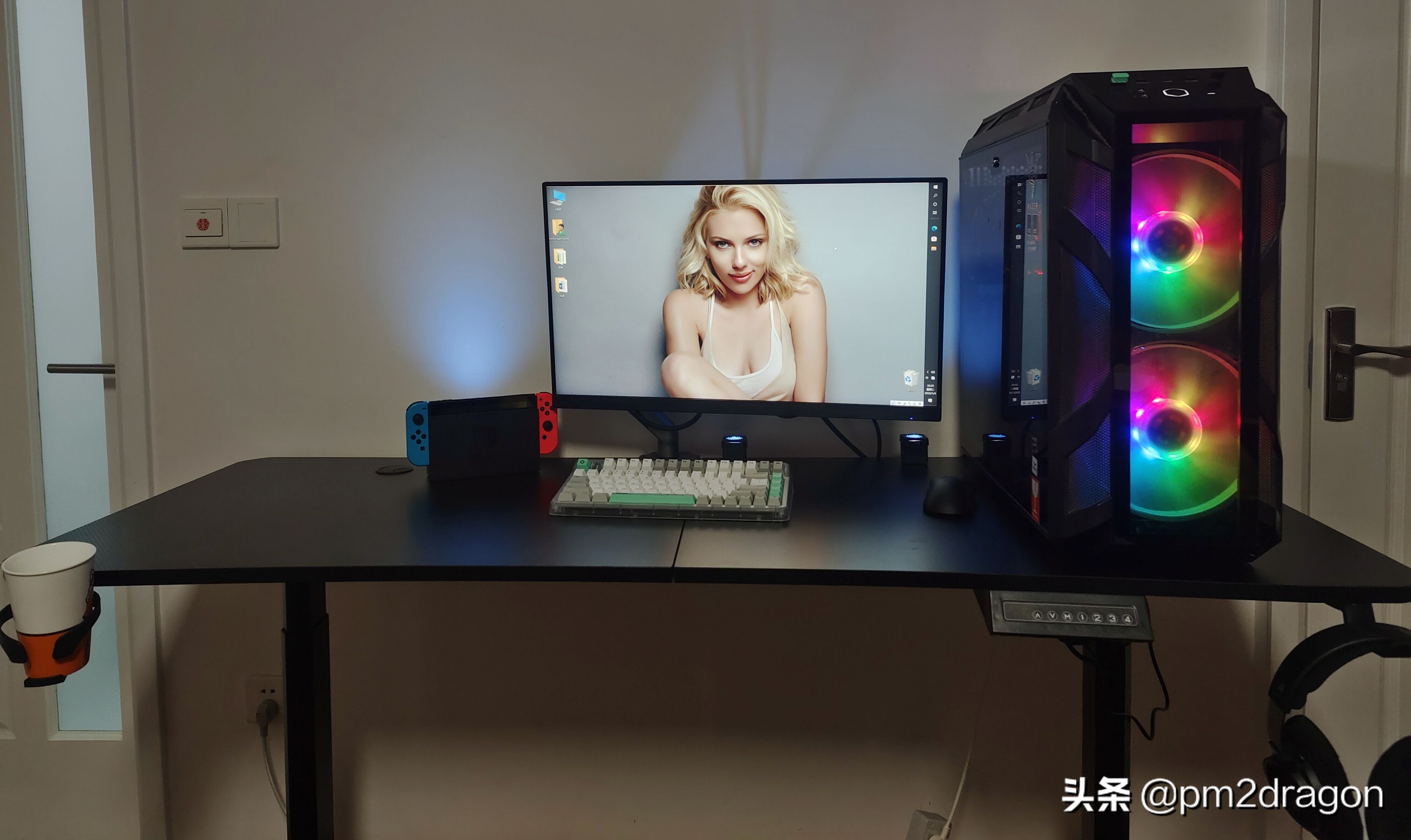 入手PUBG职业玩家同款--安德斯特未来战士升降桌+战神王座电竞椅