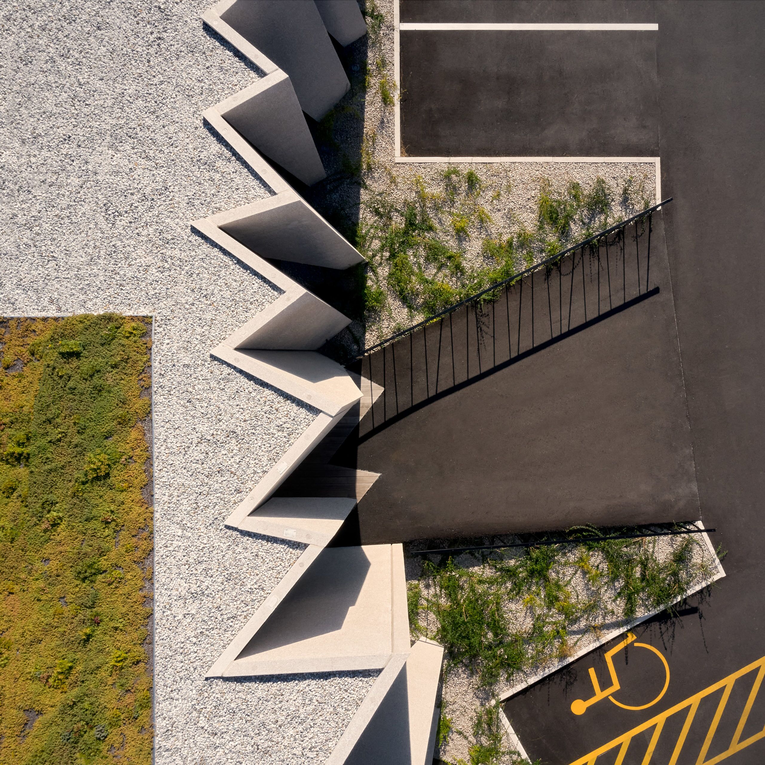 帮助酒香走出酒巷的酒庄建筑