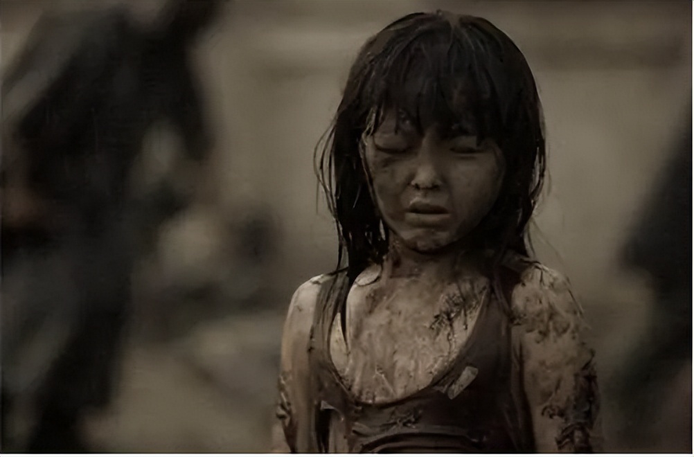 神秘的群演、张子枫的演技、冯导的卑微，成就了这部电影