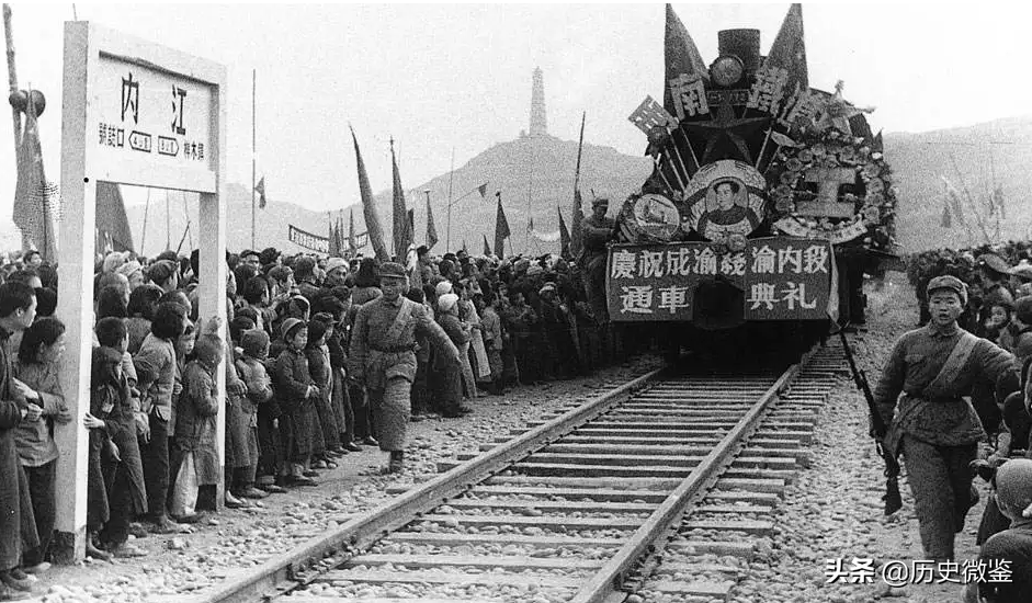 50年，邓小平提出修建成渝铁路，毛主席问原因，邓小平：三个理由