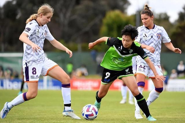 2022世界杯中國女足人員（捷報頻傳！中國女足留洋出成果，FIFA排名升至第14，高于意大利）