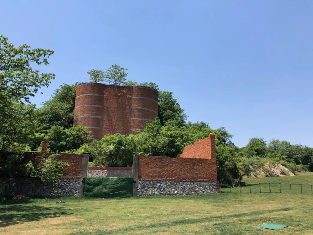 神操作！废弃砖窑变身网红书店