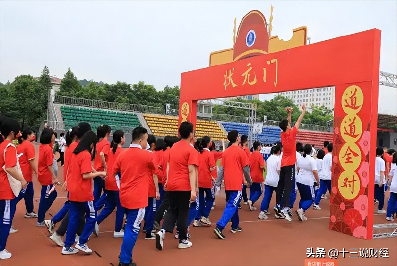 高考人数连续4年破千万，考大学更难了吗？就业更不容易了吗？