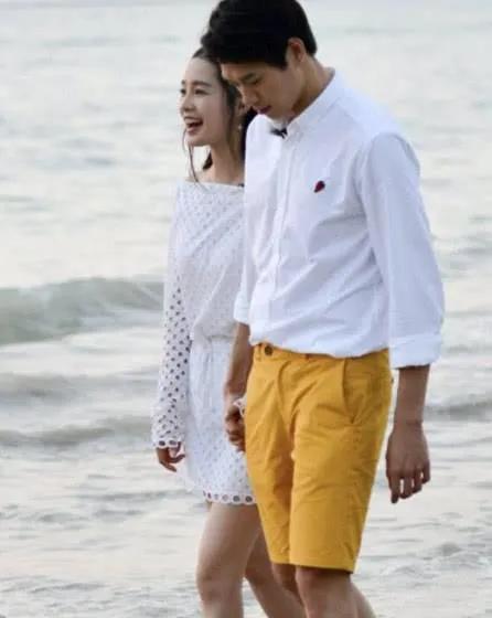 李沁海滩高清图