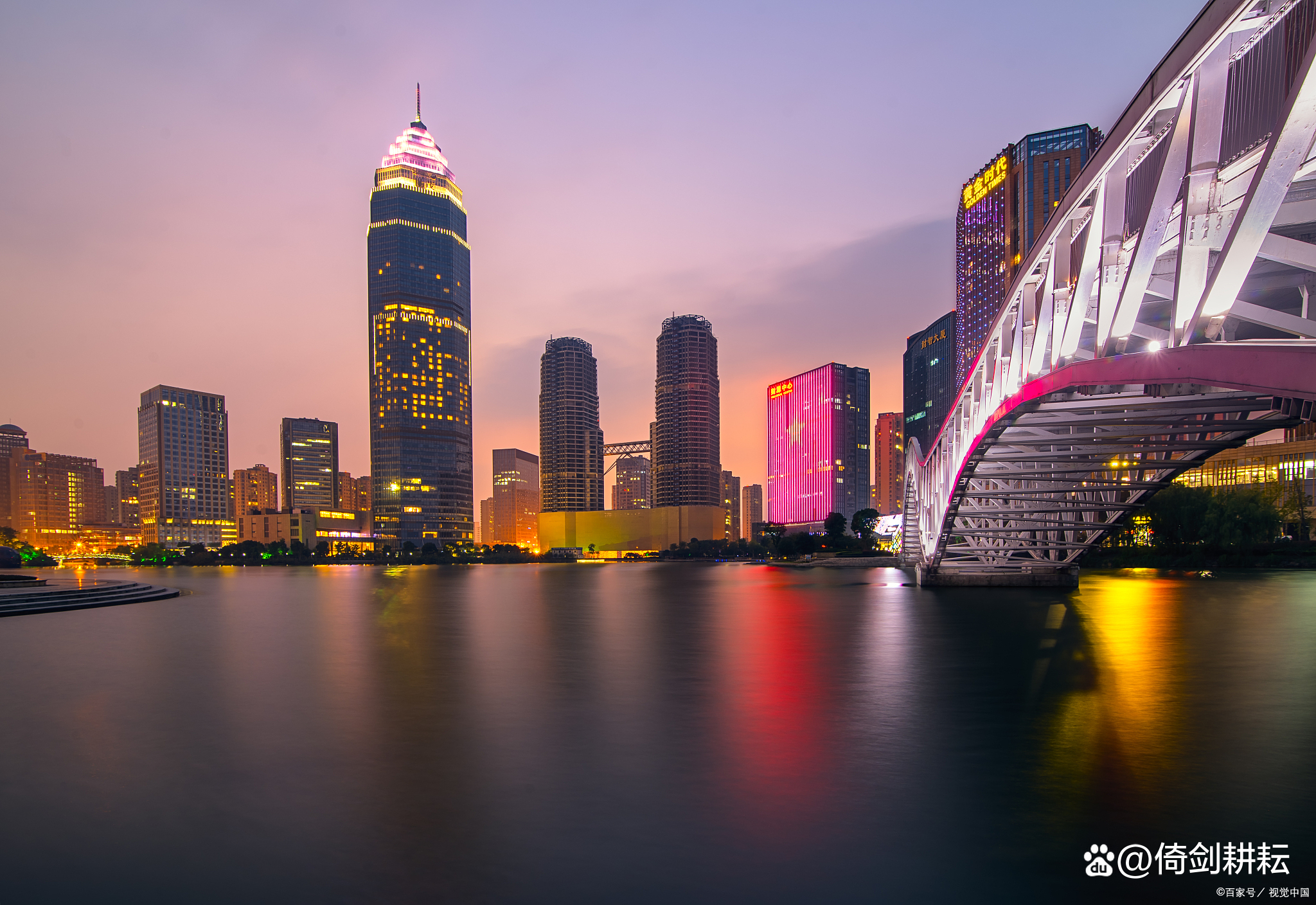 绍兴地铁1号线绍兴地铁1号线(柯桥段)北起杭州市萧山区新塘街道姑娘桥