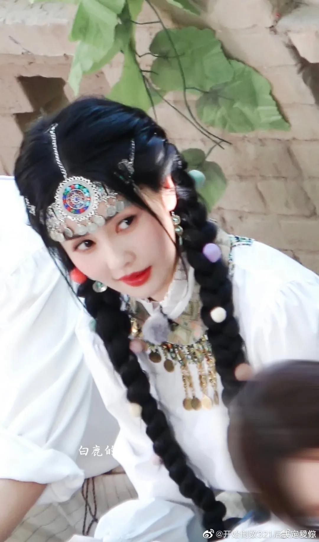 《奔跑吧》直播截图中的白鹿以及跑男新疆收官路透哦