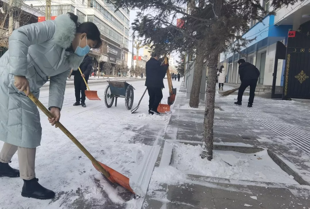 最美不是下雪天，而是他们奋战的身影