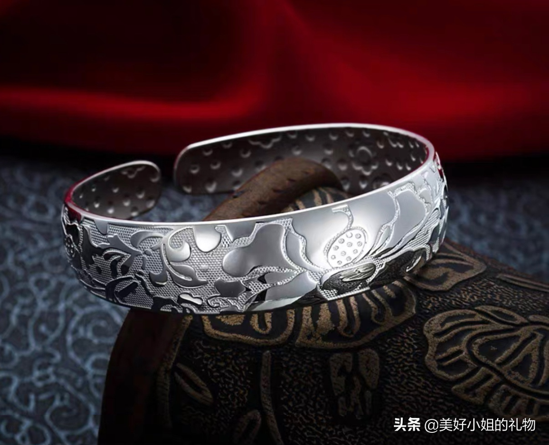 母亲节礼物系列I 细数我私藏的宝藏首饰，千元不到让妈妈闪耀起来