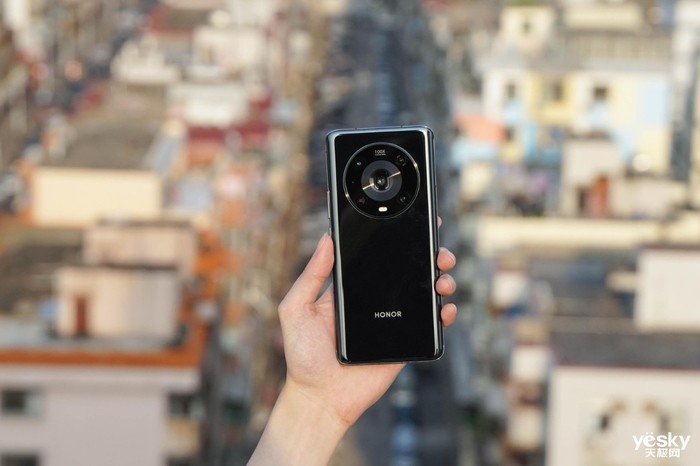 2022年，荣耀第一季度批发智能手机收入为中国智能手机品牌最高