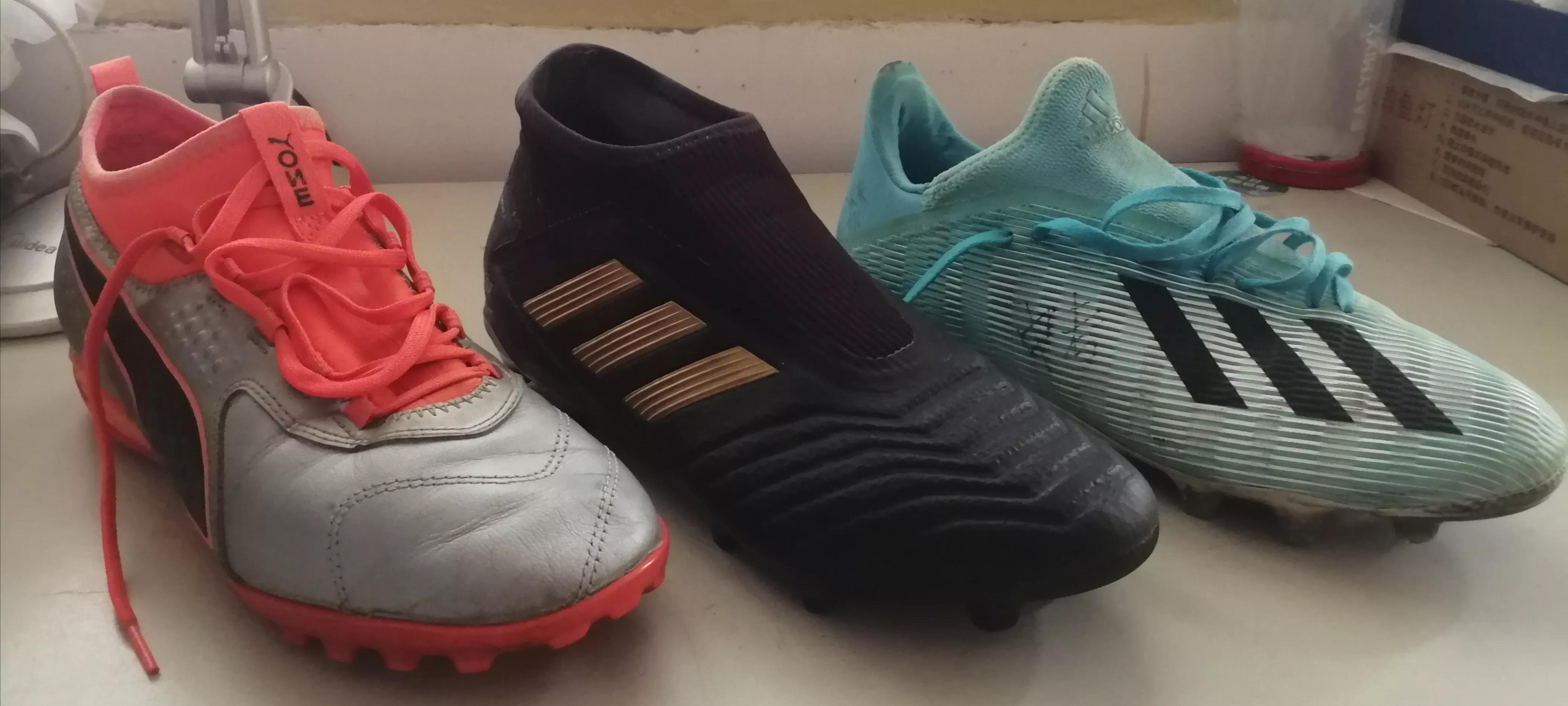 脚肥适合什么足球鞋（聊聊球鞋-见证我足球生涯的三双球鞋）-趣拿体育