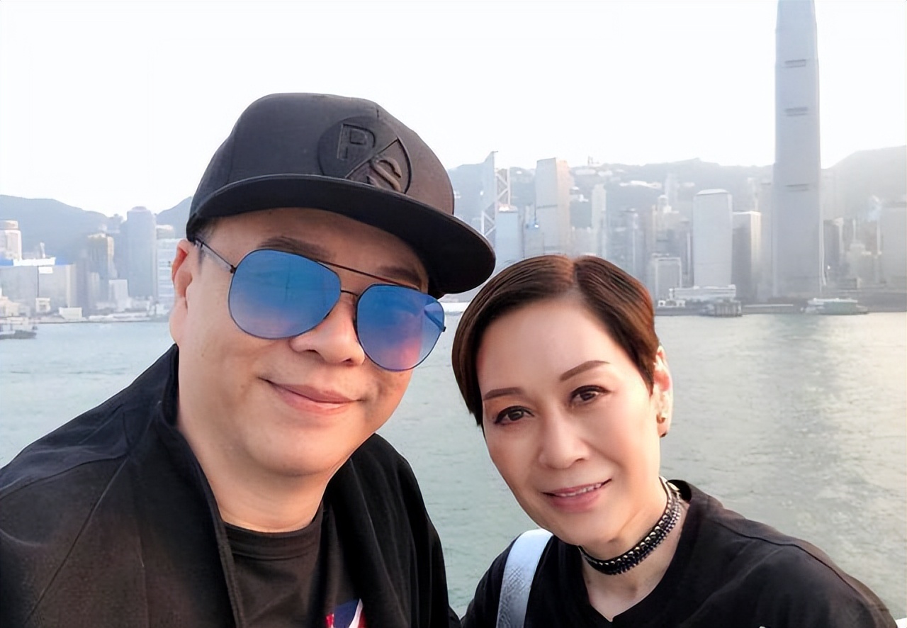 演员欧阳震华:2婚娶赌王孙女傅洁娴,婚后丁克26年,如今怎样了