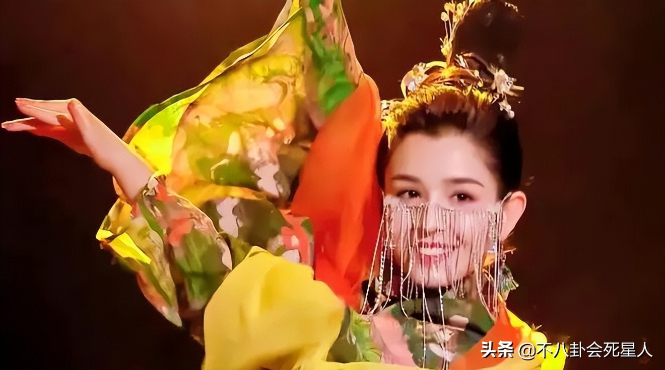 娱乐圈“一眼美人”太多了，全靠妆容造型加持，样貌缺点很明显